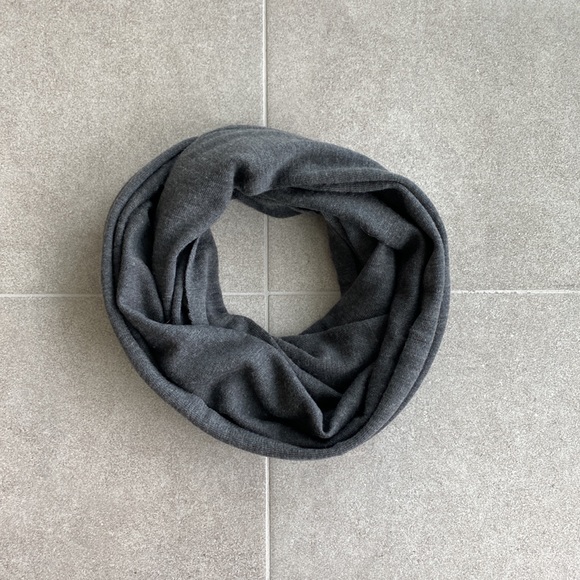 Reiss Cyrus Wool Circle Scarf Grey o/s - Picture 1 of 5